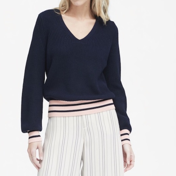 Banana Republic Relaxed Varsity V-Neck Sweater XS - Picture 2 of 3